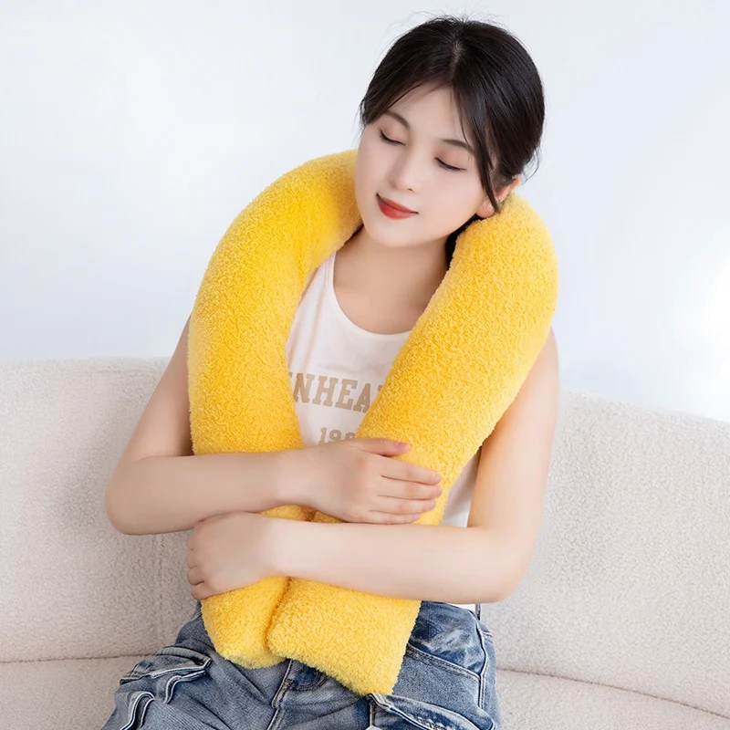 Plush Chain Knot Pillow – Fun Shackle-Shaped Cushion for Sofa Décor & Unique Gifts