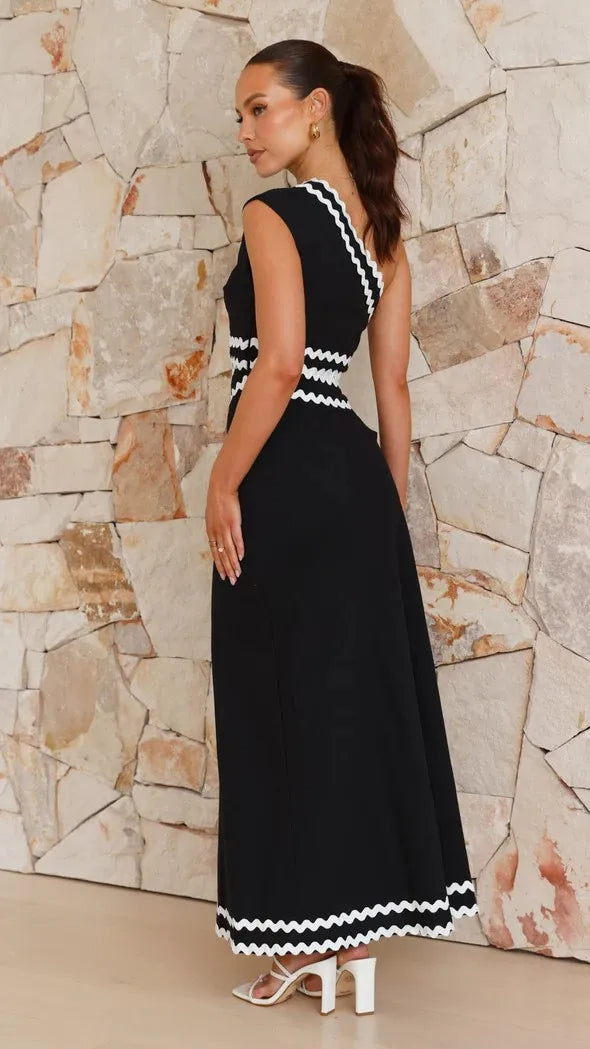 Trim Single Splicing Dress – Diagonal Shoulder Lace Design for a Sexy Summer Statement