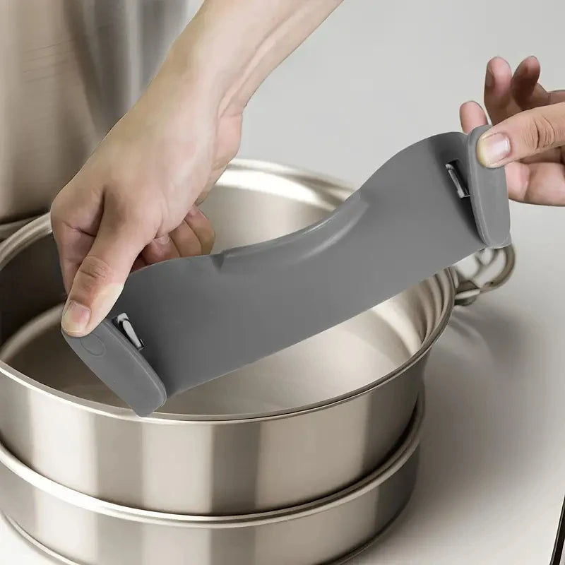 Smart Clip-On Silicone Pot Strainer – Adjustable Kitchen Drainer for Pasta, Veggies, Bowls & Pans Without Spills