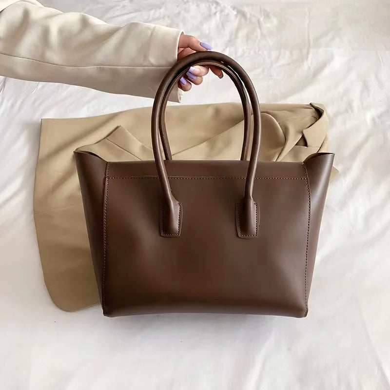 Retro Chic Oversized Laptop Tote Bags – Fashionable & Versatile Women’s Travel & Work Bag