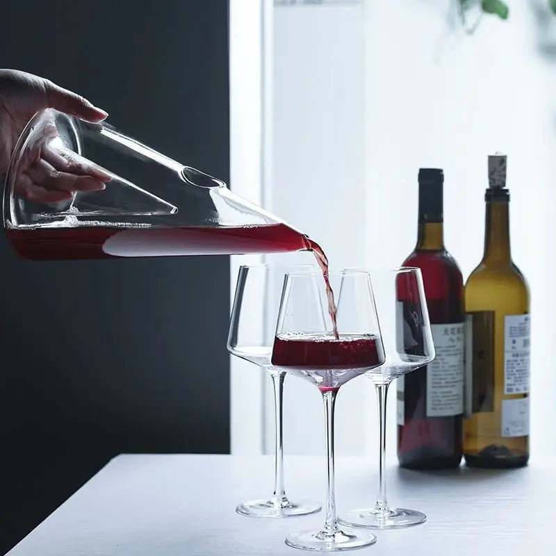 Borosilicate Glass Wine Decanter – Elegant Pyramid Waterfall Carafe Enhances Aroma, Aerates Wine, and Elevates Every Pouring Ritual