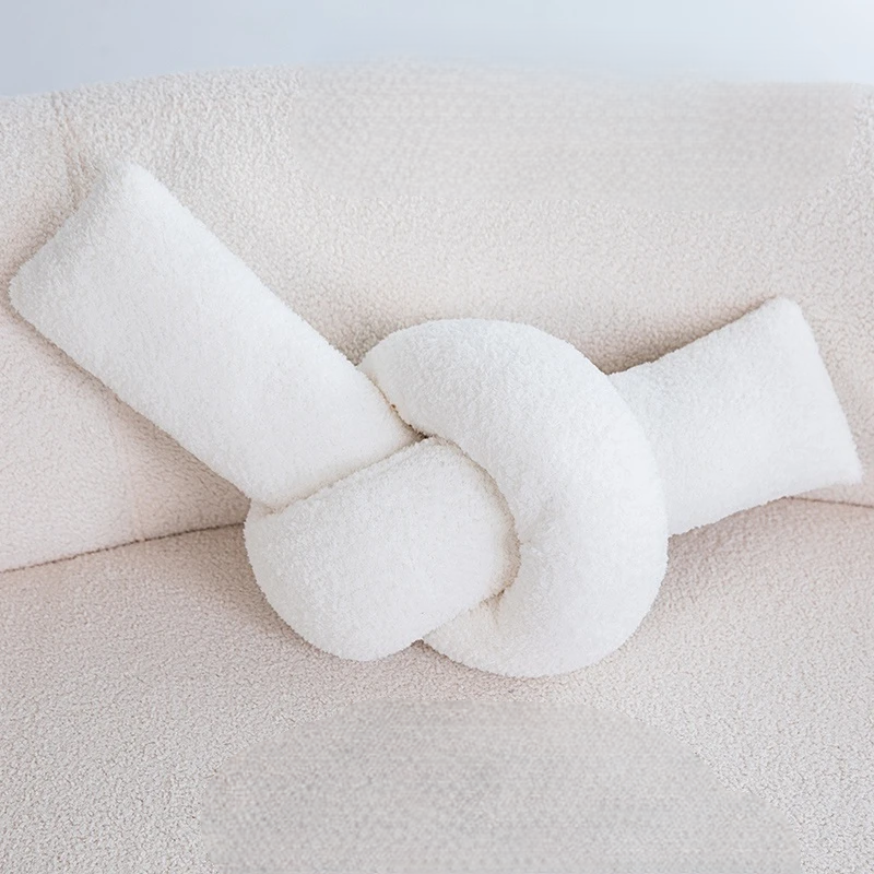 Plush Chain Knot Pillow – Fun Shackle-Shaped Cushion for Sofa Décor & Unique Gifts