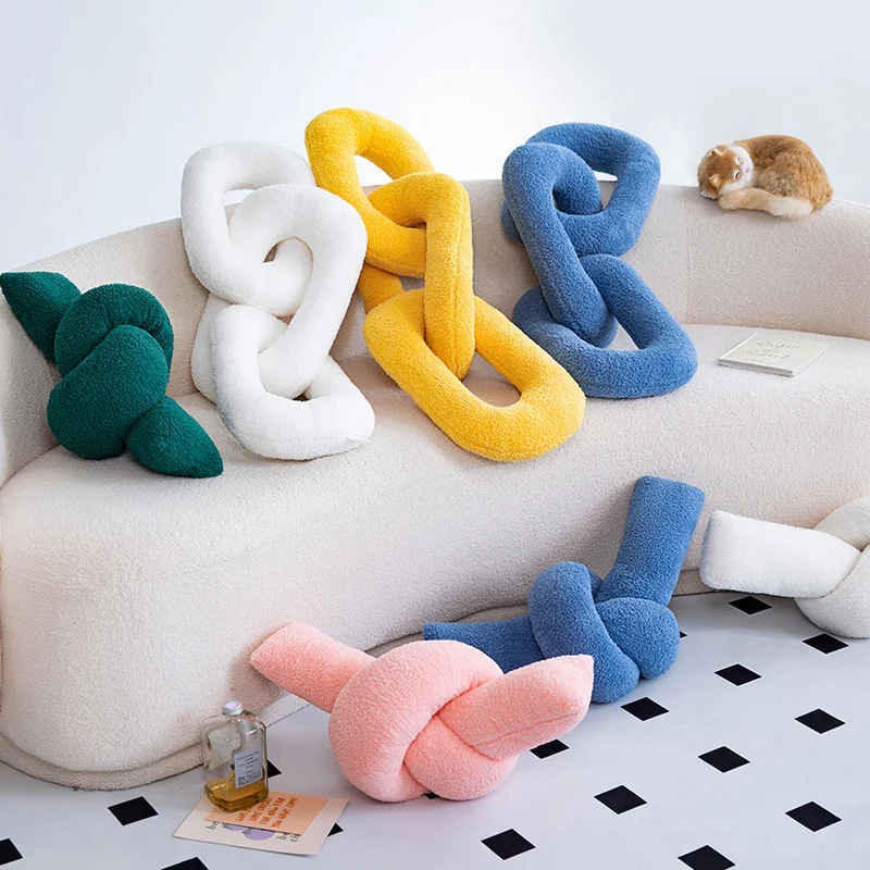 Plush Chain Knot Pillow – Fun Shackle-Shaped Cushion for Sofa Décor & Unique Gifts