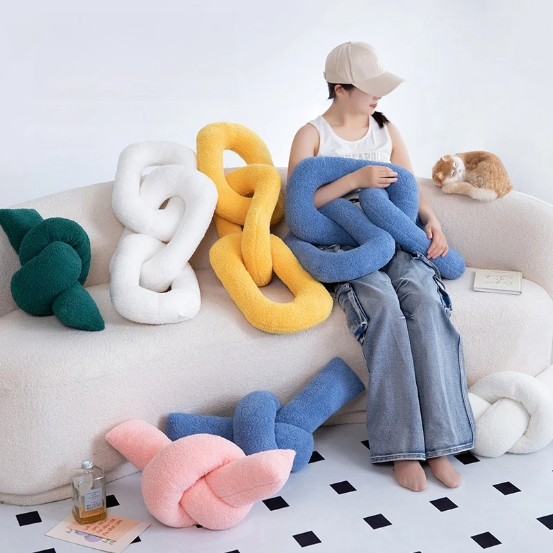Plush Chain Knot Pillow – Fun Shackle-Shaped Cushion for Sofa Décor & Unique Gifts