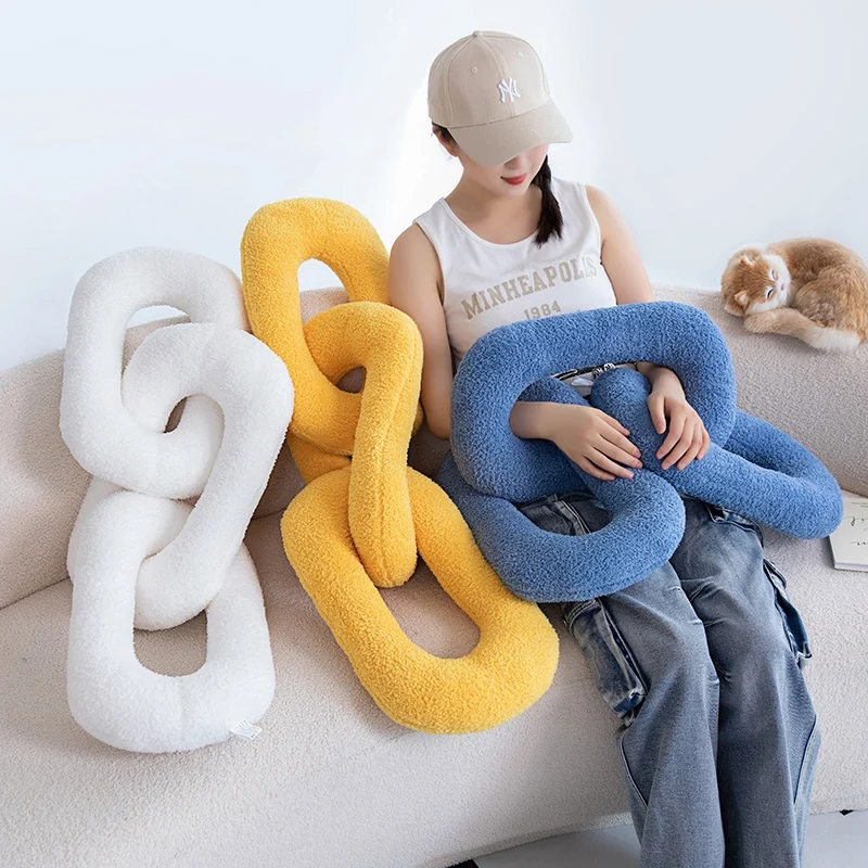 Plush Chain Knot Pillow – Fun Shackle-Shaped Cushion for Sofa Décor & Unique Gifts
