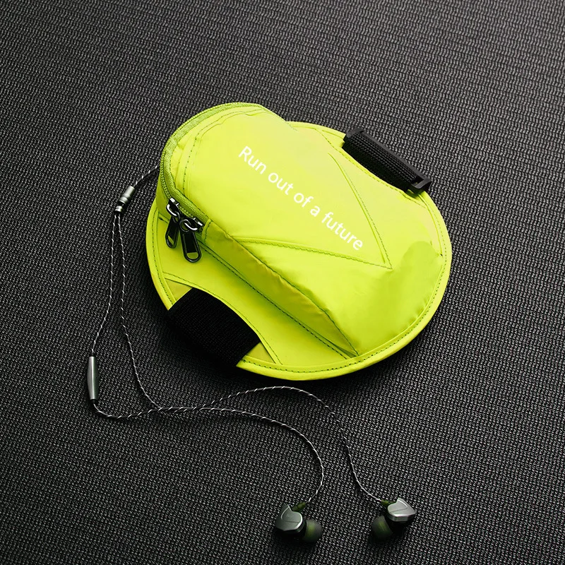 Waterproof Arm Phone Holder with Headphone Jack – Sports Fitness Wrist Bag Ideal for Running, Outdoor Workouts & Hands-Free Convenience on the Go
