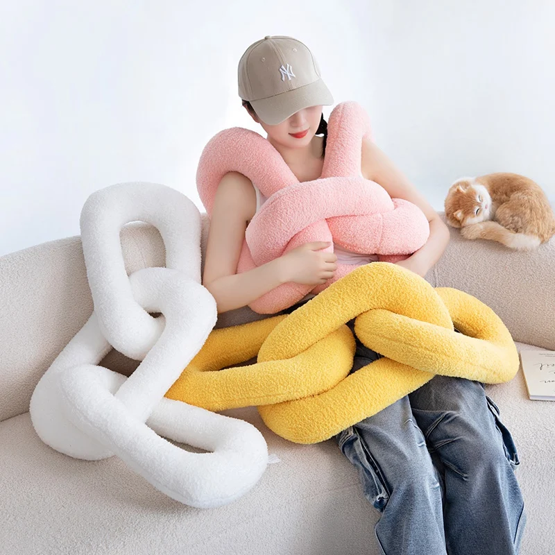 Plush Chain Knot Pillow – Fun Shackle-Shaped Cushion for Sofa Décor & Unique Gifts