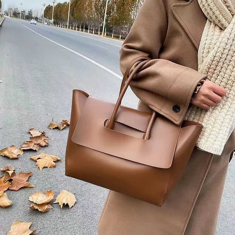 Retro Chic Oversized Laptop Tote Bags – Fashionable & Versatile Women’s Travel & Work Bag