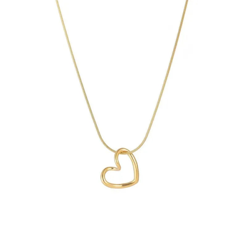 Hollow Heart Pendant Necklace – Stainless Steel Clavicle Chain for Women, Chic & Simple Gift