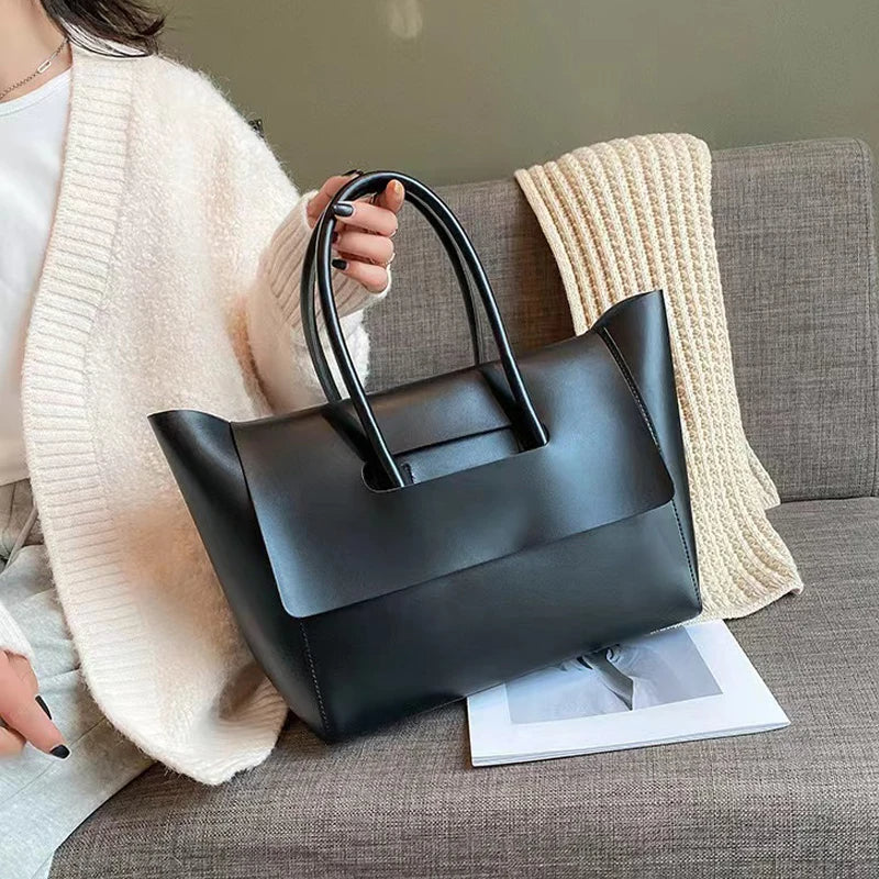 Retro Chic Oversized Laptop Tote Bags – Fashionable & Versatile Women’s Travel & Work Bag