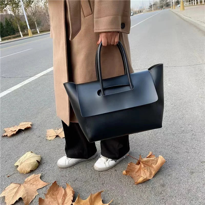 Retro Chic Oversized Laptop Tote Bags – Fashionable & Versatile Women’s Travel & Work Bag