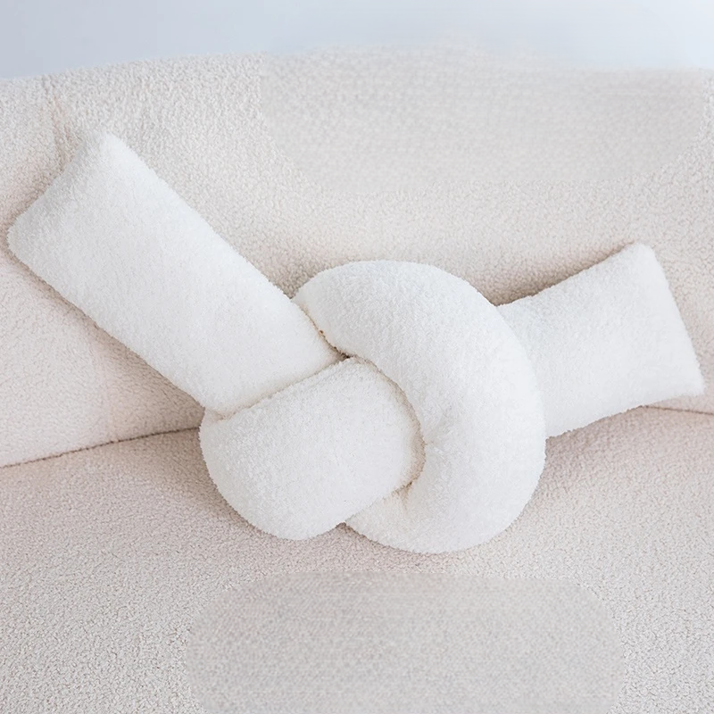 Plush Chain Knot Pillow – Fun Shackle-Shaped Cushion for Sofa Décor & Unique Gifts