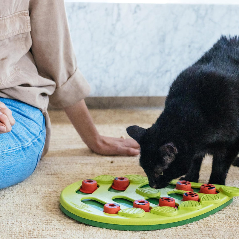 Green Leaf-Shaped Cat Puzzle Bowl – Interactive, Cross-Boarder Slow Feeder for Mentally Stimulating and Healthy Eating Habits