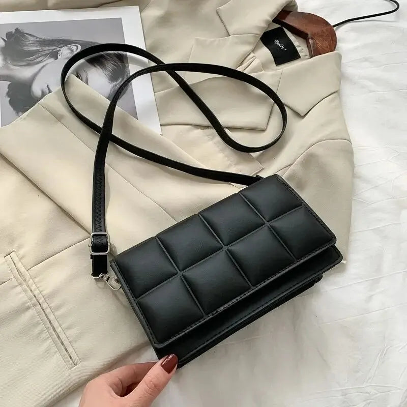 Designer PU Leather Women’s Bag – Trendy Small Crossbody with Classic Handle for Everyday Chic and Timeless Elegance