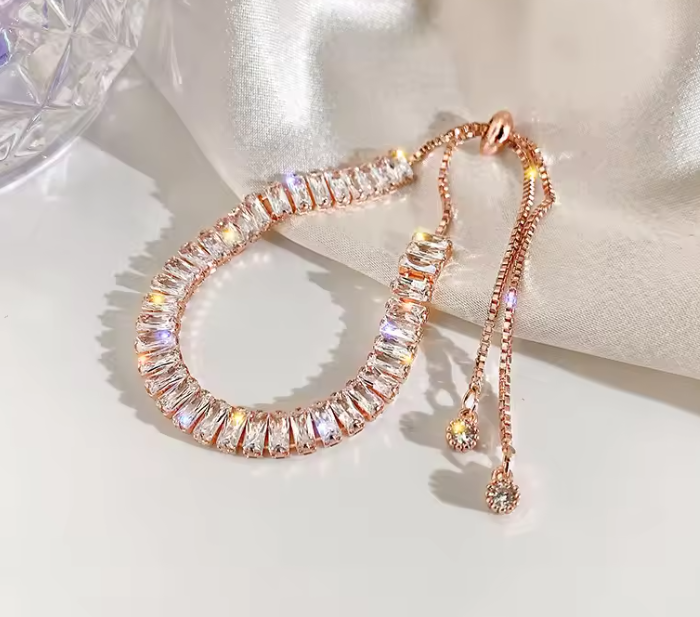 Gold-Plated Rhinestone Bracelet – 18K Gold Adjustable Stainless Steel Jewelry for the Modern Trendsetter