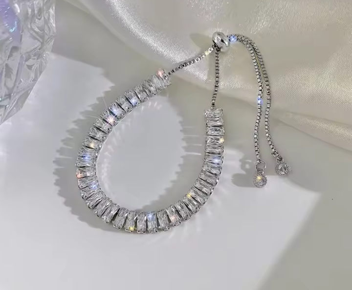 Gold-Plated Rhinestone Bracelet – 18K Gold Adjustable Stainless Steel Jewelry for the Modern Trendsetter