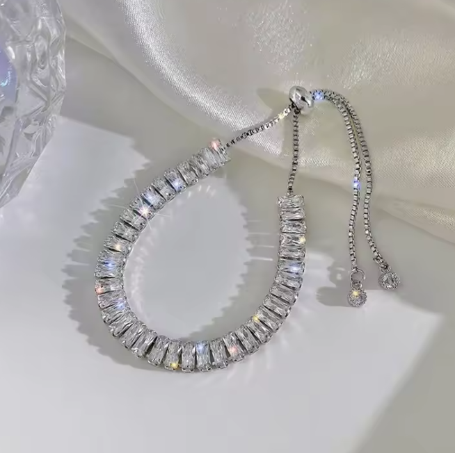 Gold-Plated Rhinestone Bracelet – 18K Gold Adjustable Stainless Steel Jewelry for the Modern Trendsetter