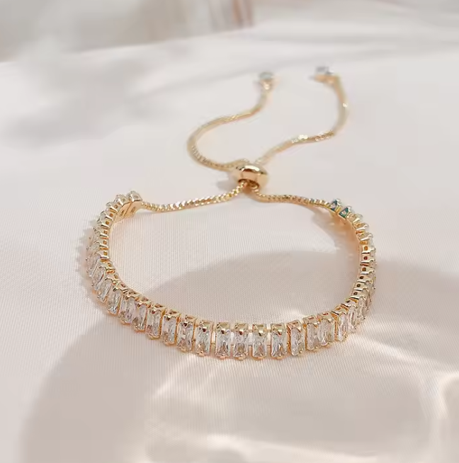 Gold-Plated Rhinestone Bracelet – 18K Gold Adjustable Stainless Steel Jewelry for the Modern Trendsetter