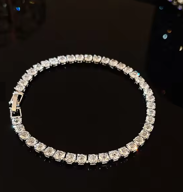 Gold-Plated Rhinestone Bracelet – 18K Gold Adjustable Stainless Steel Jewelry for the Modern Trendsetter