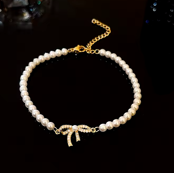 Gold-Plated Rhinestone Bracelet – 18K Gold Adjustable Stainless Steel Jewelry for the Modern Trendsetter