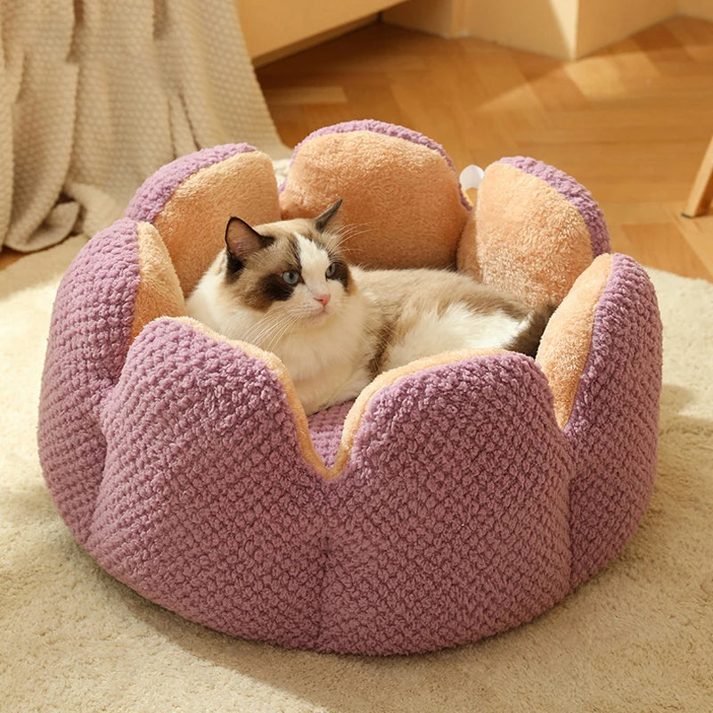 Cactus Petal Cat Bed – Soft & Cozy Winter Nest for Small Dogs & Cats