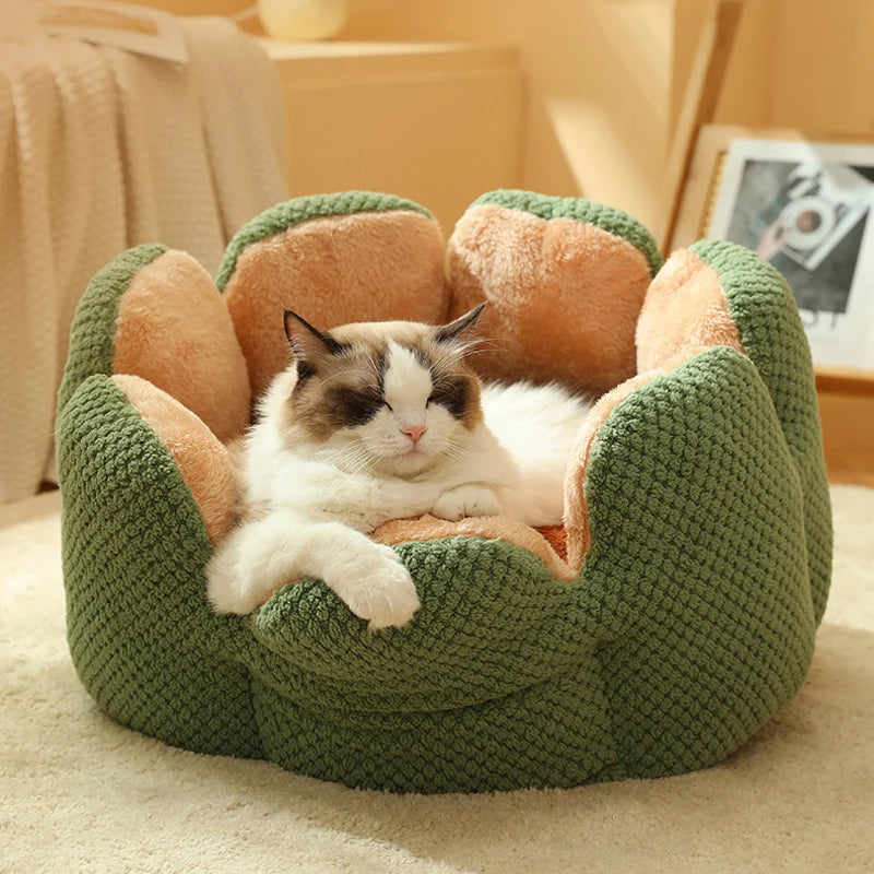 Cactus Petal Cat Bed – Soft & Cozy Winter Nest for Small Dogs & Cats