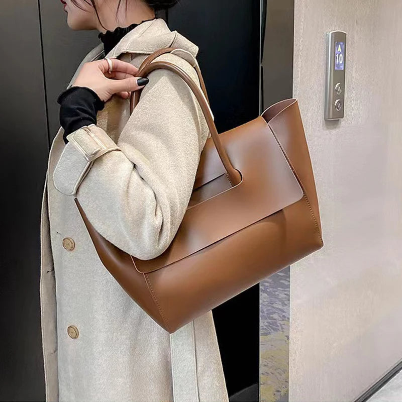 Retro Chic Oversized Laptop Tote Bags – Fashionable & Versatile Women’s Travel & Work Bag
