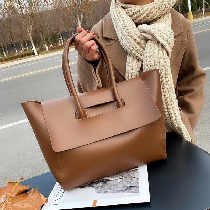 Retro Chic Oversized Laptop Tote Bags – Fashionable & Versatile Women’s Travel & Work Bag