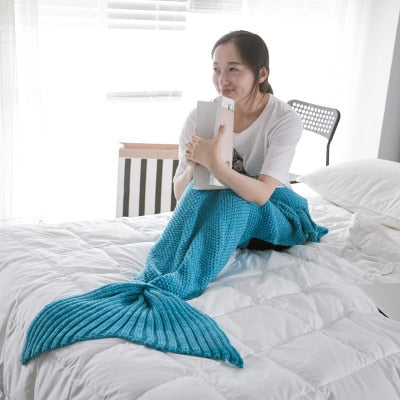 MerGirl | Cozy Knitted Mermaid Tail Blanket