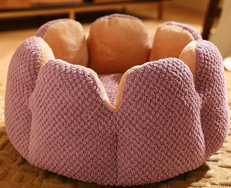 Cactus Petal Cat Bed – Soft & Cozy Winter Nest for Small Dogs & Cats